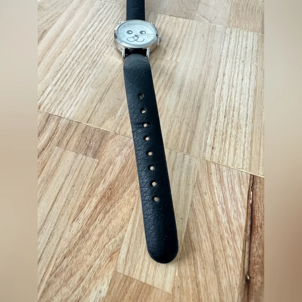 Unbranded ladies silver tone cat watch NEW BATTERY